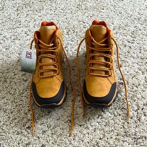 Avalanche women’s hiking boots 8 1/2